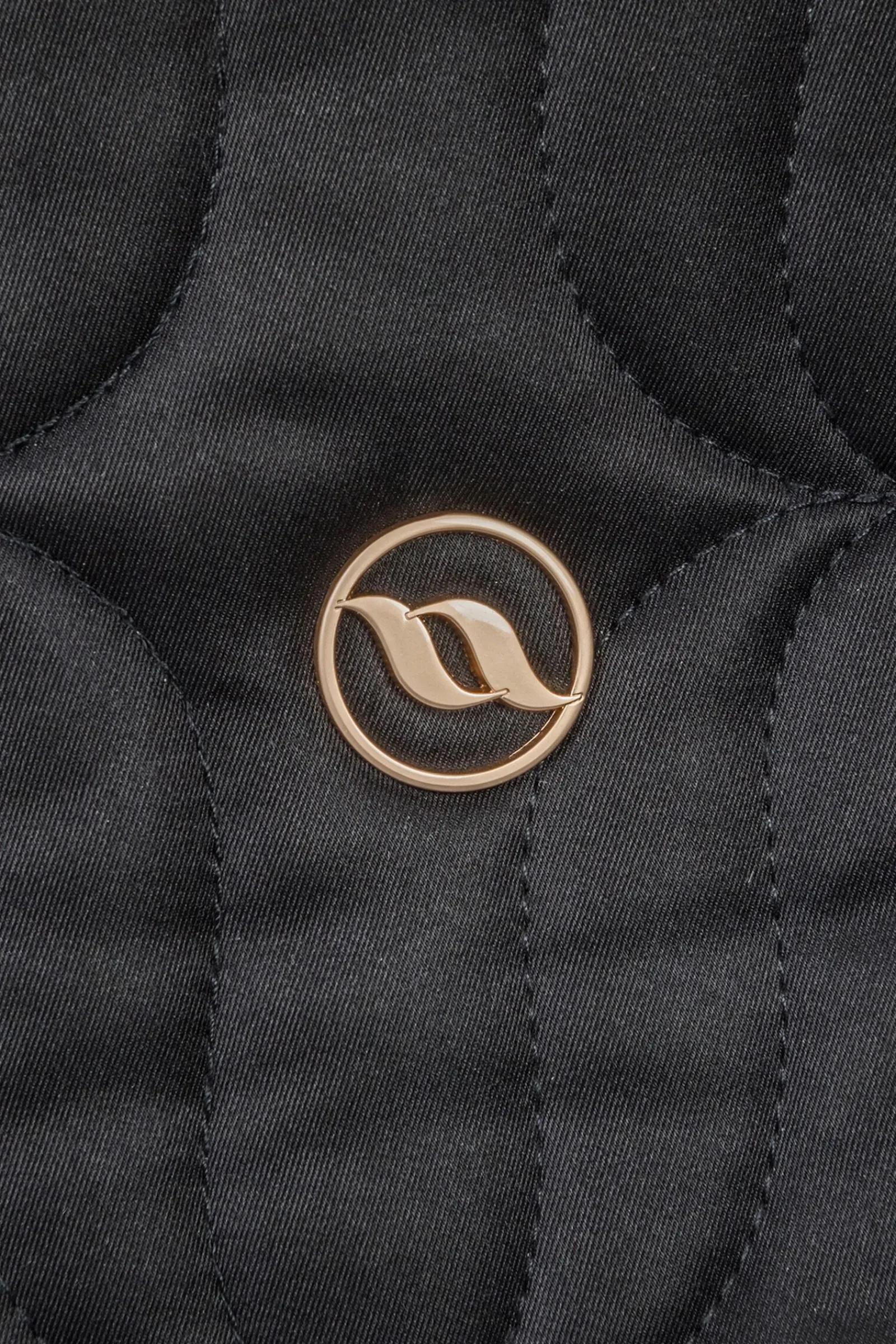 New Back on Track Deep Nights Jumping Saddle Pad Ponni Sjabrak|Allround- Og Sprangsjabraker