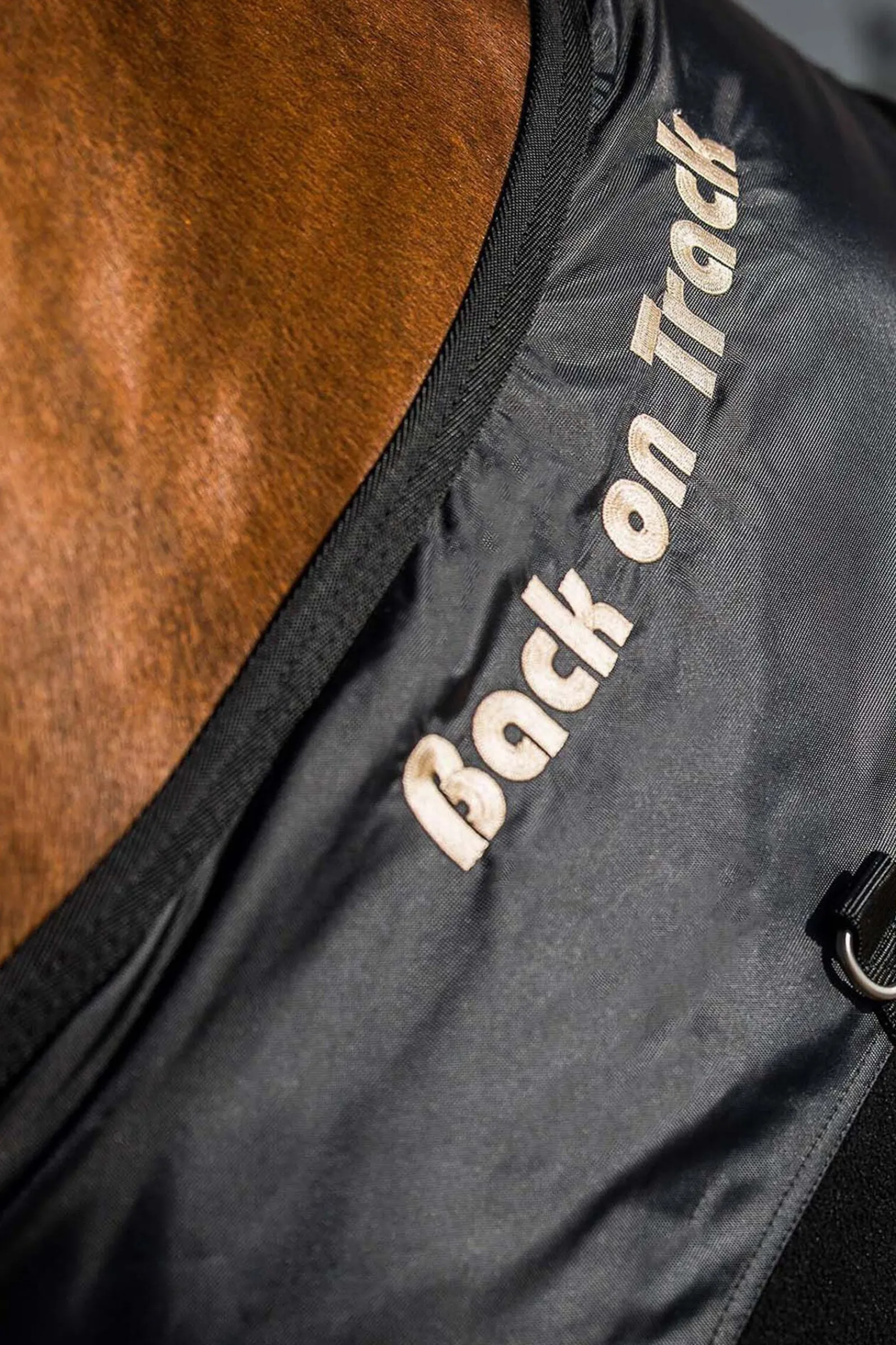 Hot Back on Track Supreme fleecedekken Terapidekken