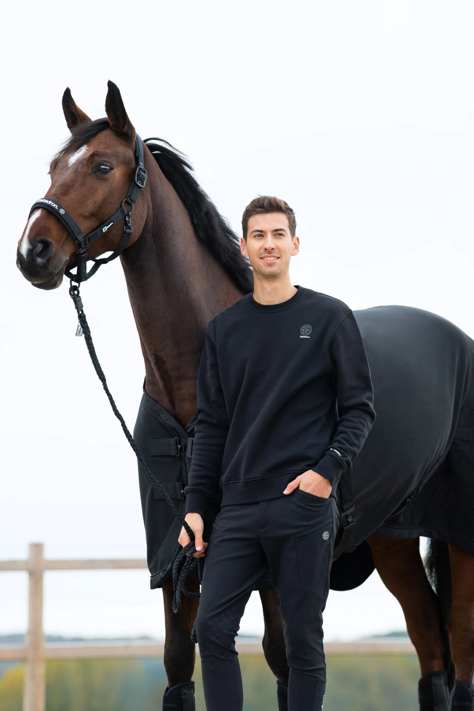 Outlet Dynamic SS24 Dura Emblem Svettepledd Ulldekken Og Svettedekken