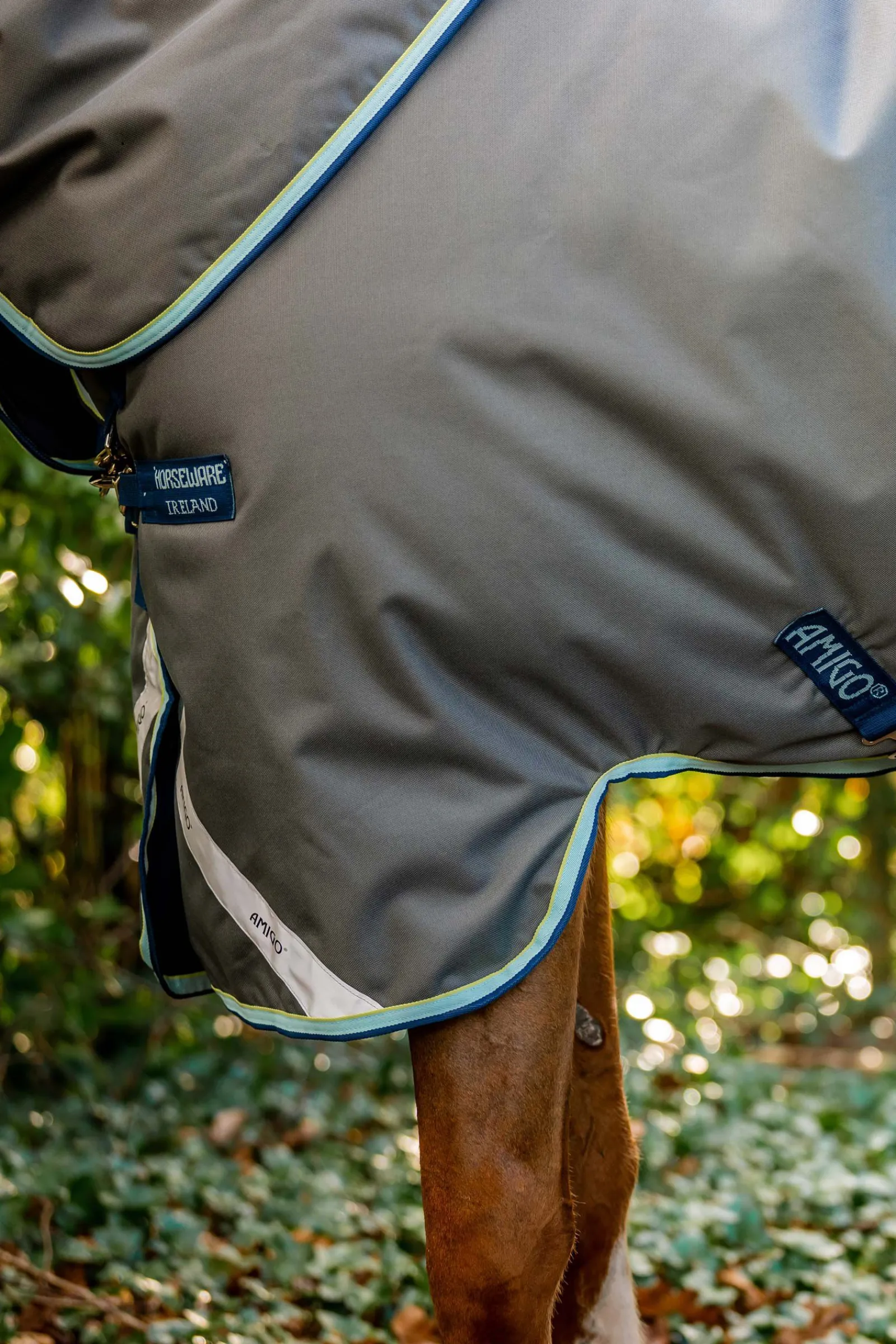 Best Amigo Bravo 12 Plus utedekken med avtakbar hals, 400g Overgangsdekken & Vinterdekken