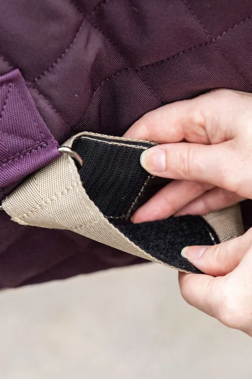 Online Amigo Stable Plus stalldekken med avtakbar halsdel, 200g Stalldekken