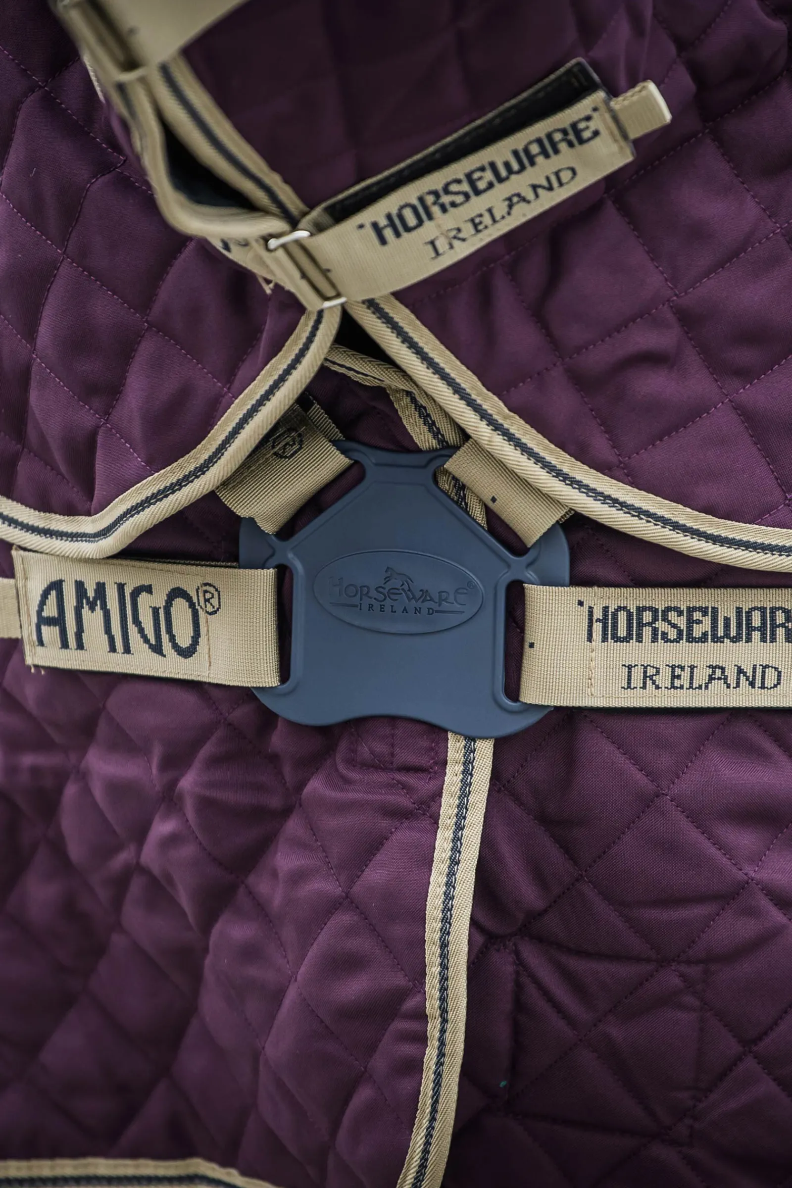 Online Amigo Stable Plus stalldekken med avtakbar halsdel, 200g Stalldekken