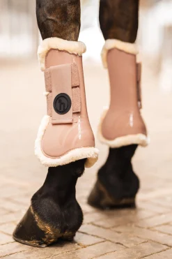 New Caliber senebelegg med teddyfôr Belegg Til Hest