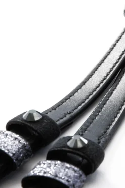 Best sporeremmer i grått lær - med rhinestones Sporereimer|Sporer